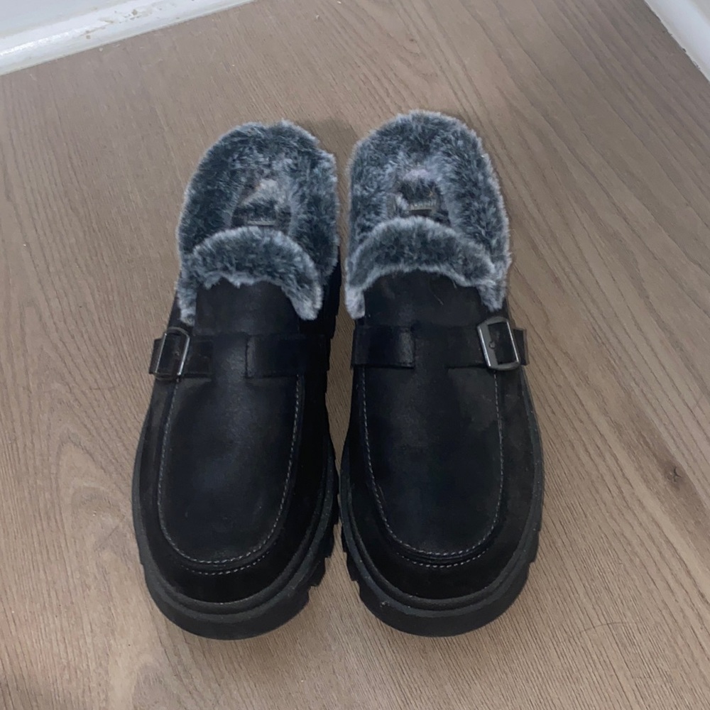 Skechers Black Loafers with Gray Fur Lining